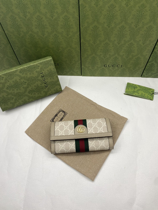 グッチ財布 レプリカ着用イメージ